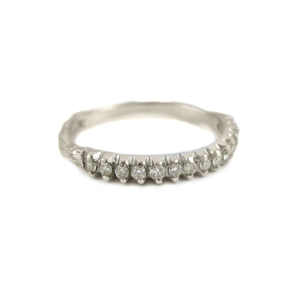 Small Twig ring in 18k white gold with diamonds.