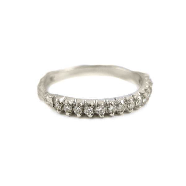 Small Twig ring in 18k white gold with diamonds.
