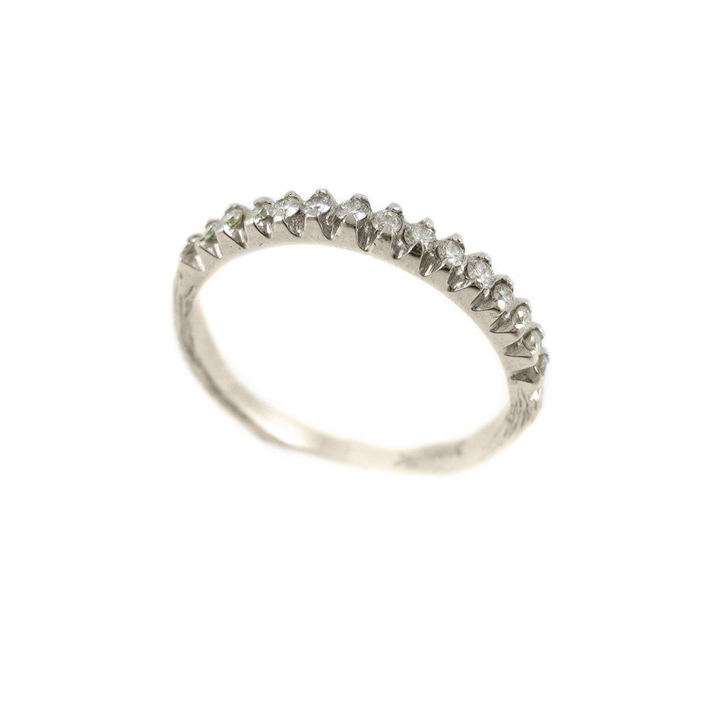 Small Twig ring in 18k white gold with diamonds.