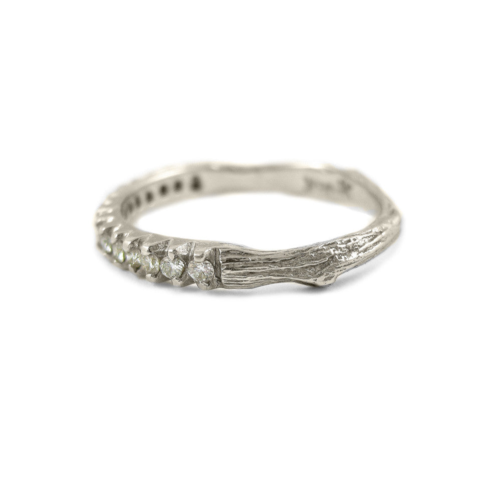 Small Twig ring in 18k white gold with diamonds.